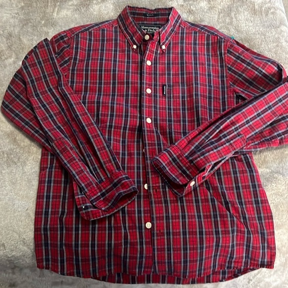 Men’s Abercrombie size small muscle button up collared shirt in red plaid - Picture 1 of 4